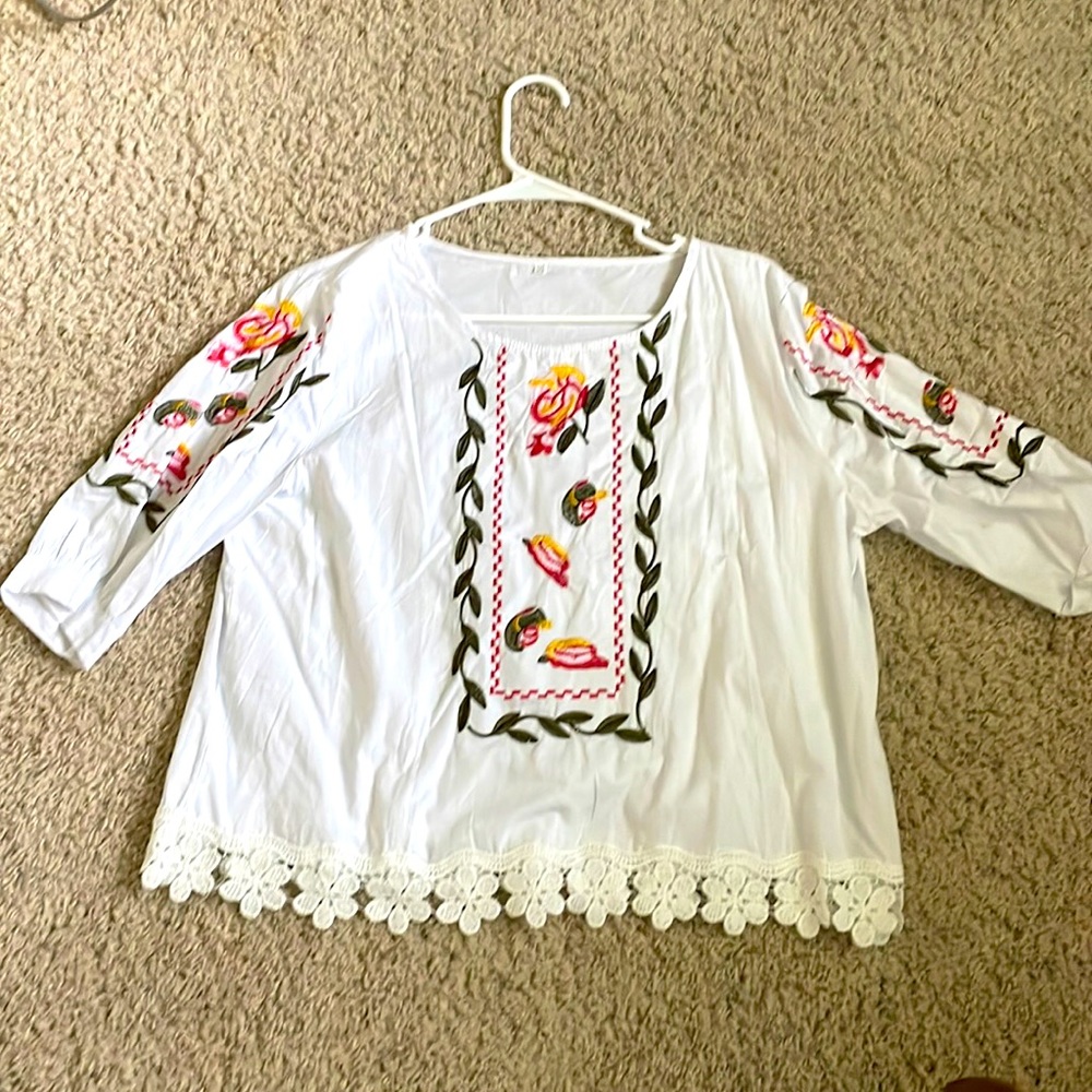 Women’s embroidered peasant blouse. Cotton with lace trim.